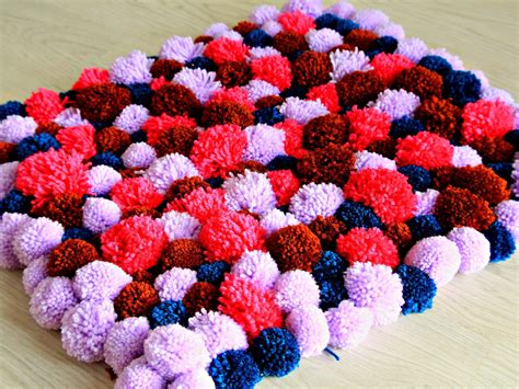 what to use for diy yarn pom pom rug